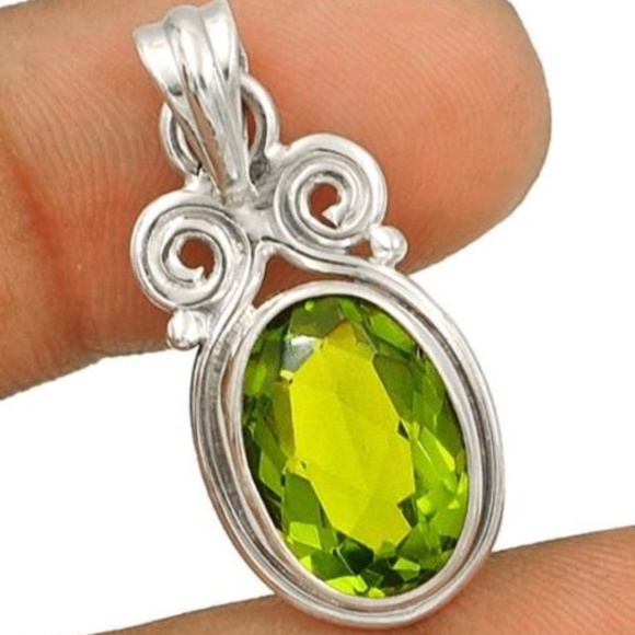 6CT Peridot 925 Solid Sterling Silver Pendant - Picture 1 of 2